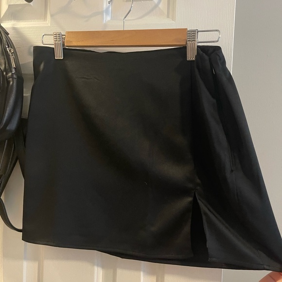 Abercrombie & Fitch Dresses & Skirts - Abercrombie silk skirt size small